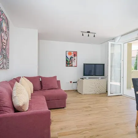 Pina Tourist * Vodice