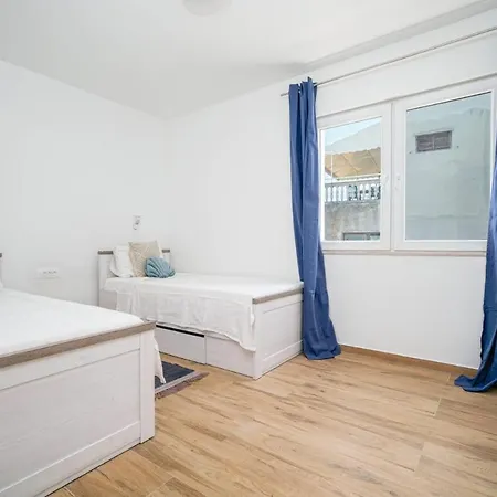 아파트 Pina Tourist *