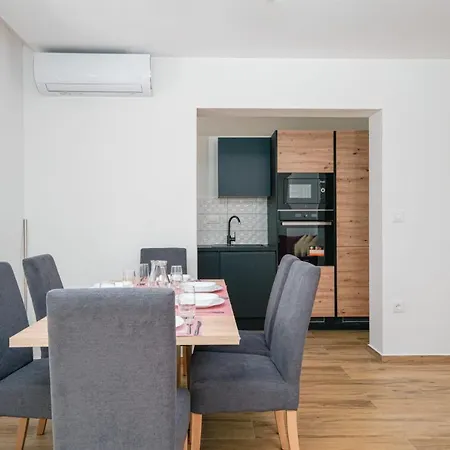 Pina Tourist Apartament Vodice